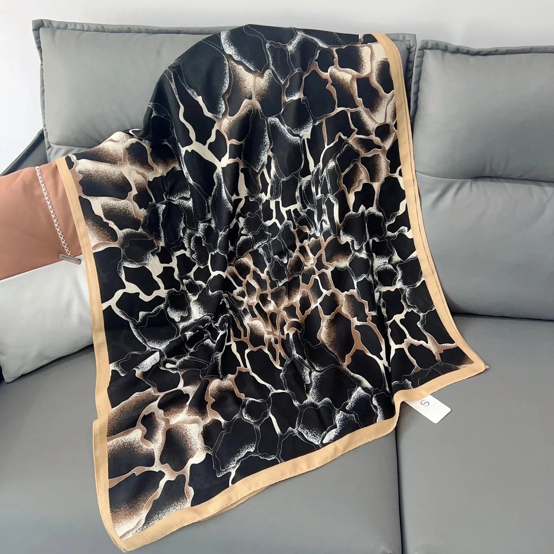 Écharpe Chic Coton-Lin : Élégance et Protection Solaire