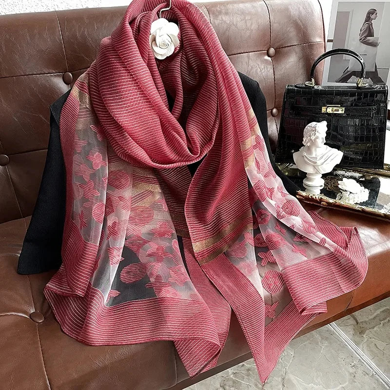 Foulard Chance en Soie Dorée - Élégance et Protection