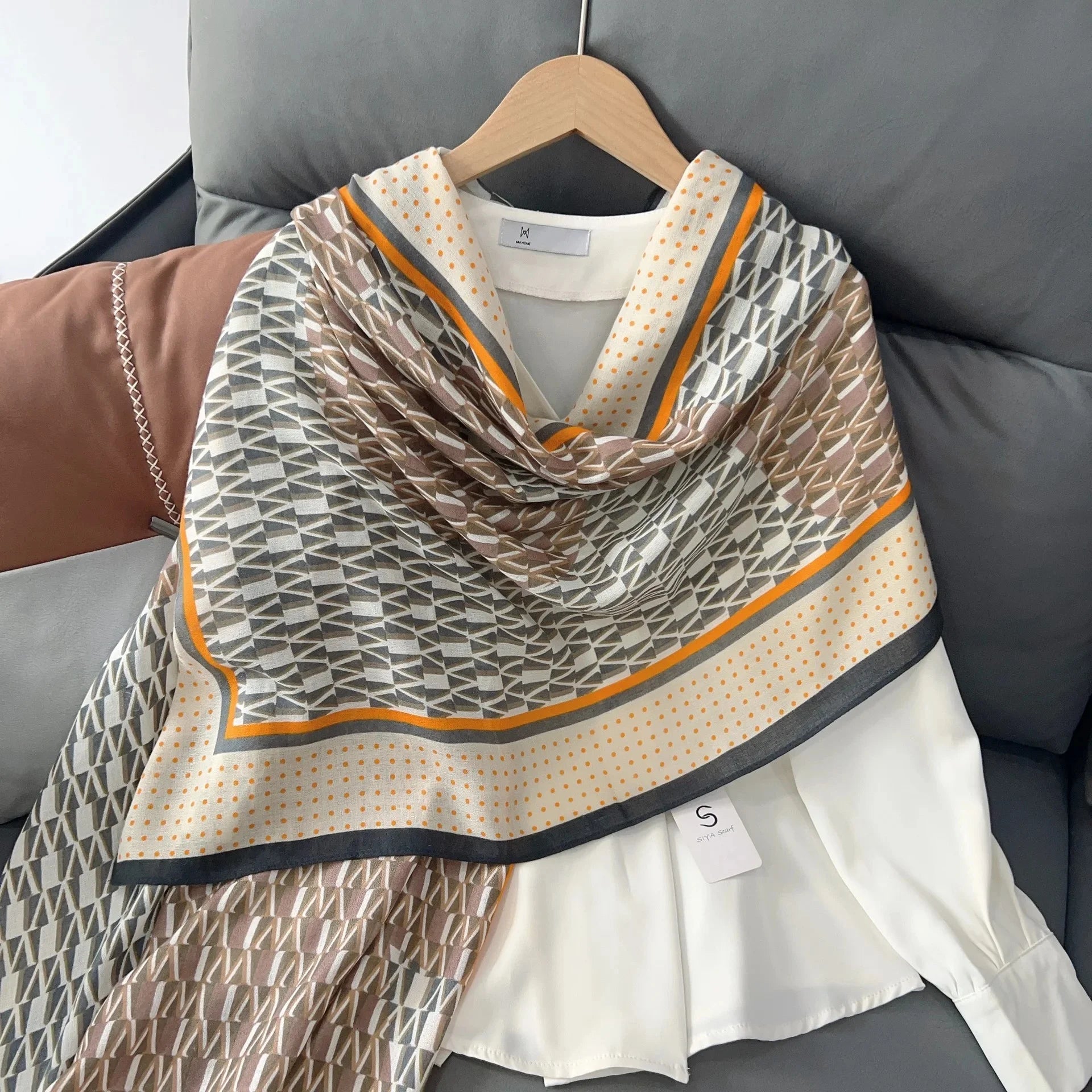 Écharpe Chic Coton-Lin : Élégance et Protection Solaire