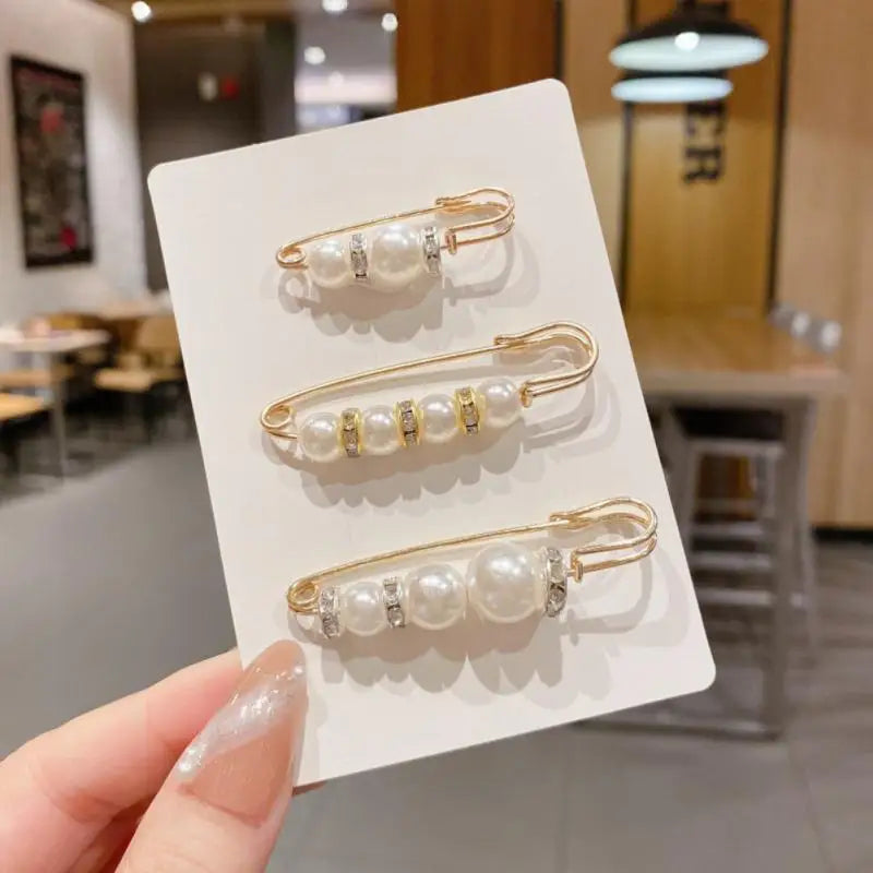 Elegant Pearl Clip: Versatile Waist & Collar Brooch