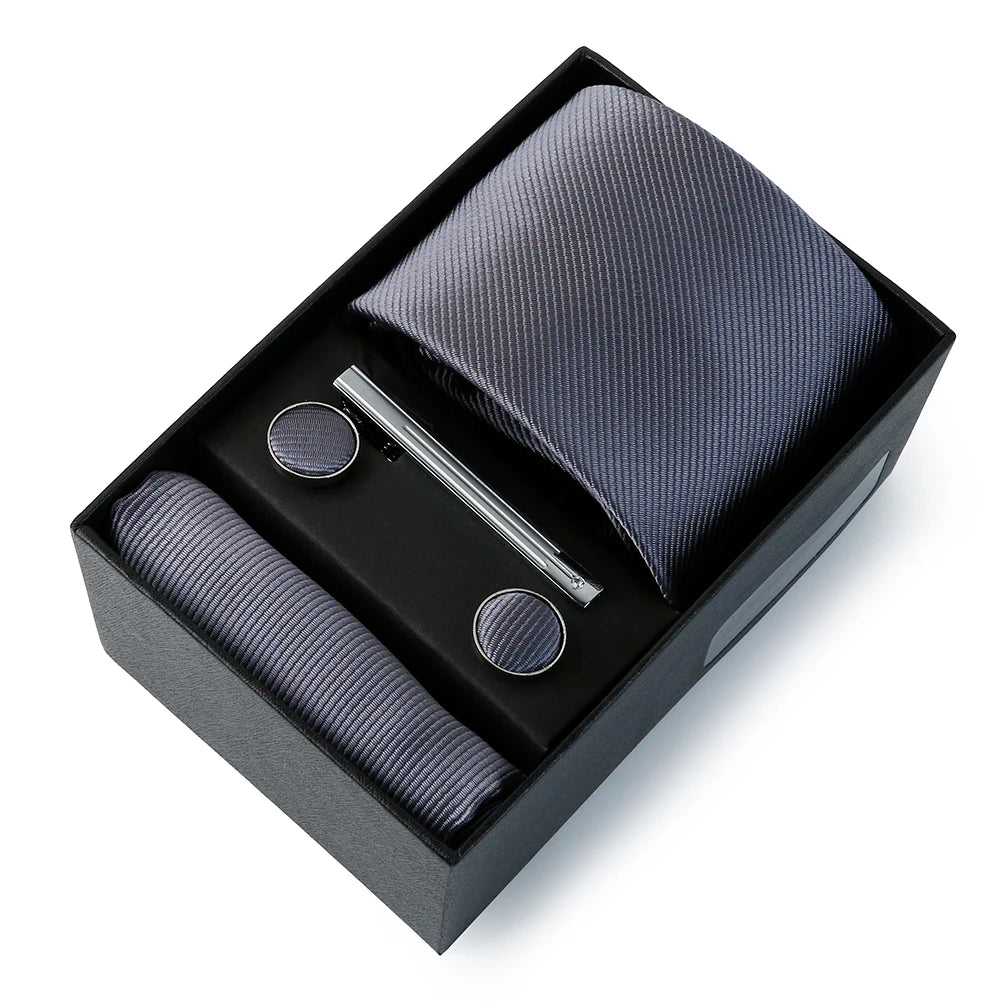 Élégance Classique : Ensemble Cravate & Accessoires