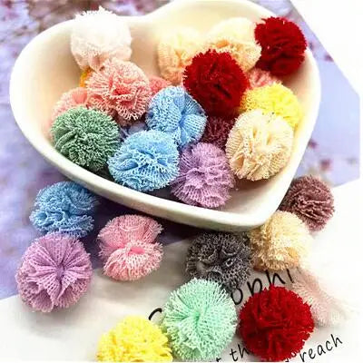 Pompons Floraux en Gaze Élégante