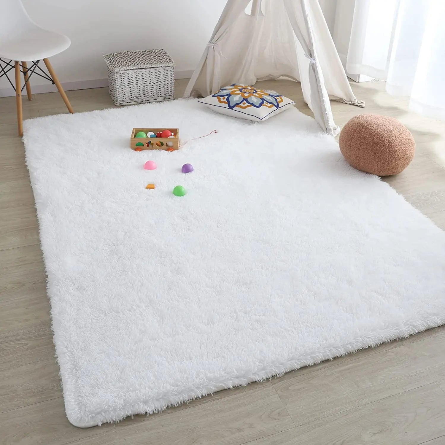 CosyCloud: Soft Plush Rug for Modern Living Spaces