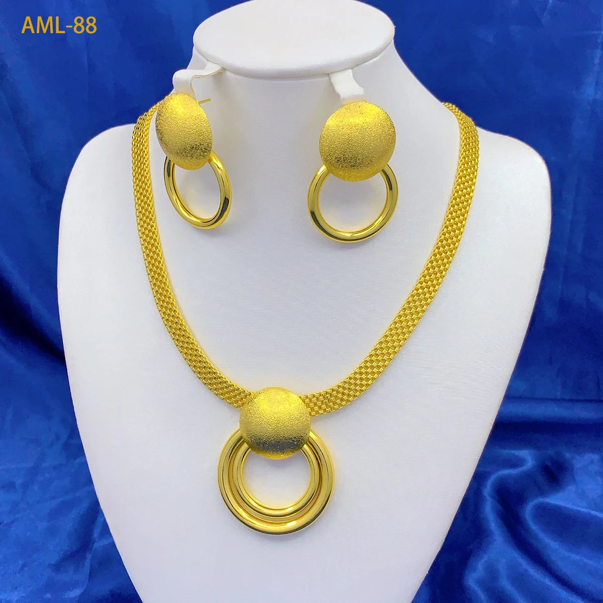 Éclat d'Orient : Bijoux Chic en Or