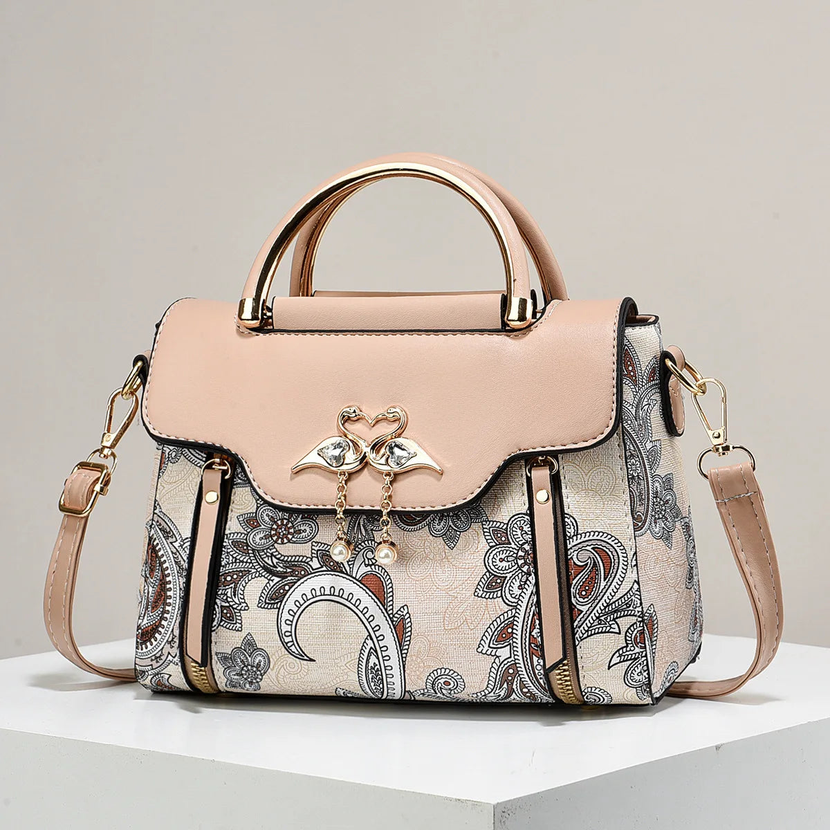 Sac carré chic en cuir pour femmes, style épaule.