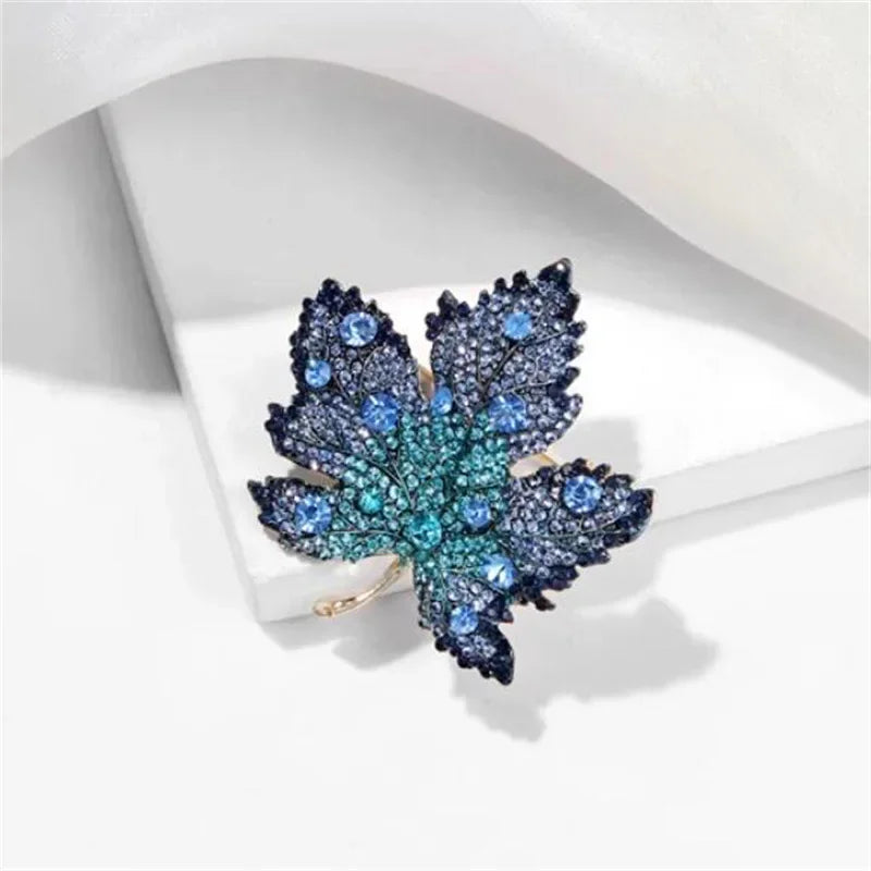 Broche Élégante Feuille d'Érable avec Strass