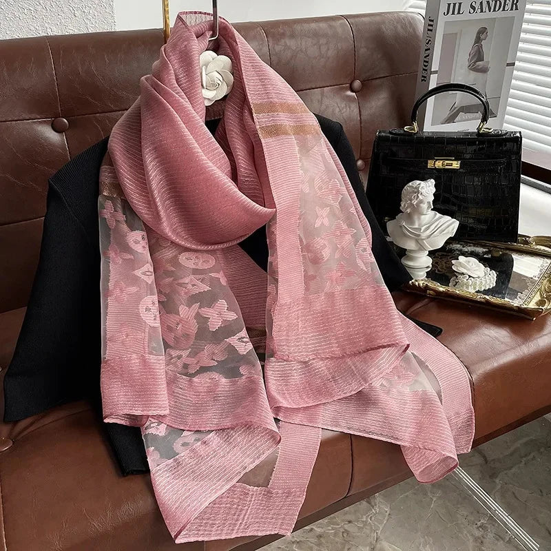 Foulard Chance en Soie Dorée - Élégance et Protection