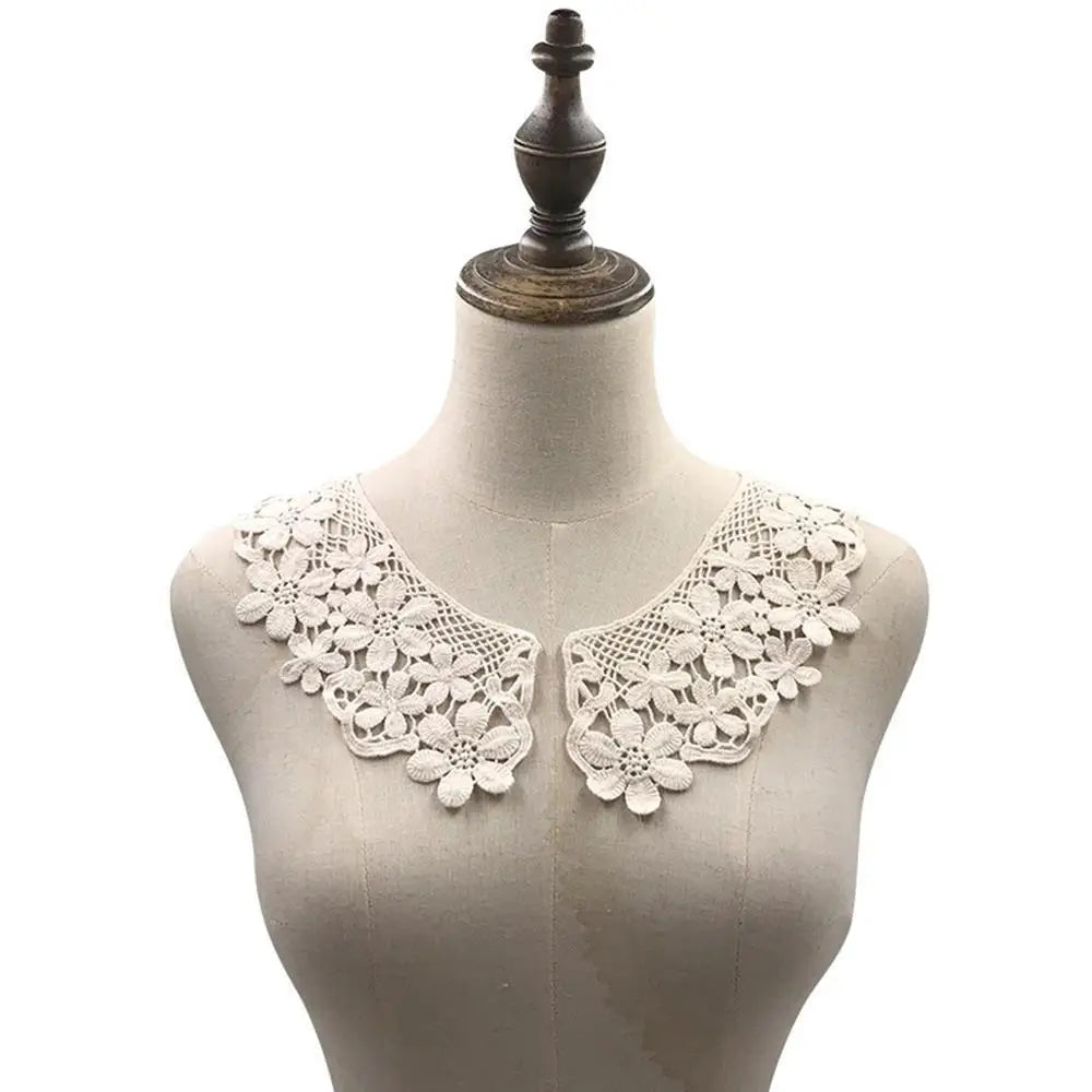 Col en dentelle floral détachable
