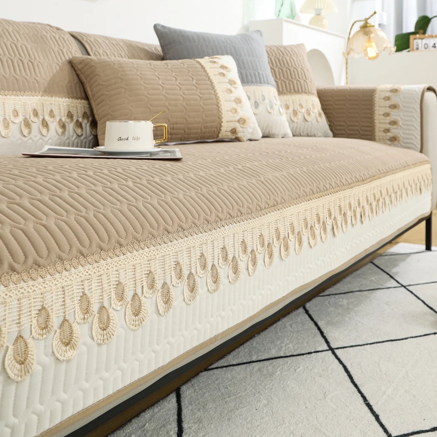 Housse de Sofa Élégante Brodée Plume - Luxe et Protection