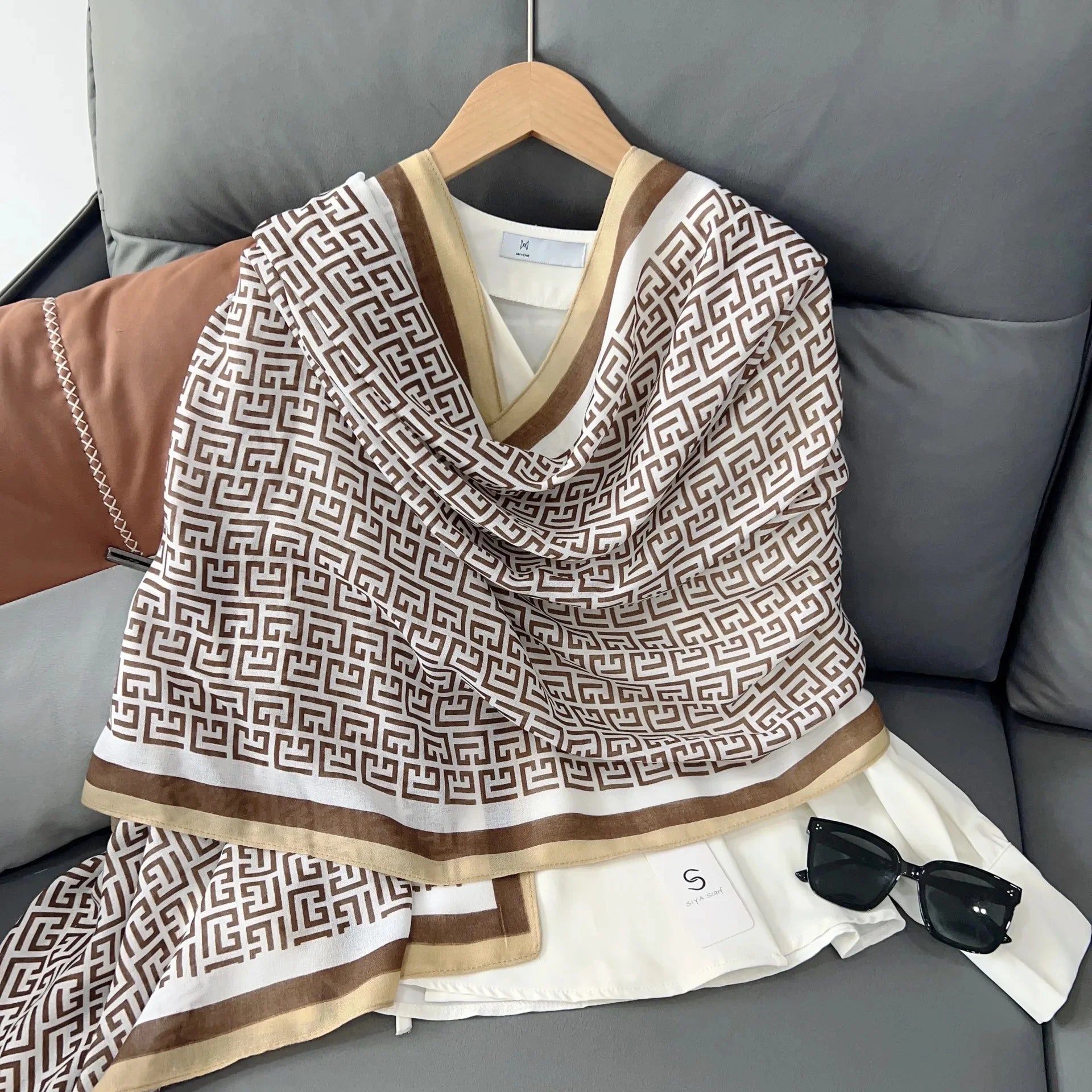 Écharpe Chic Coton-Lin : Élégance et Protection Solaire