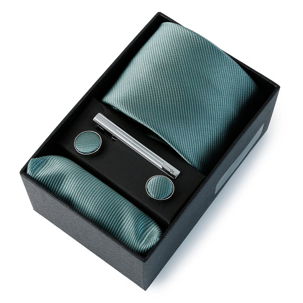 Élégance Classique : Ensemble Cravate & Accessoires