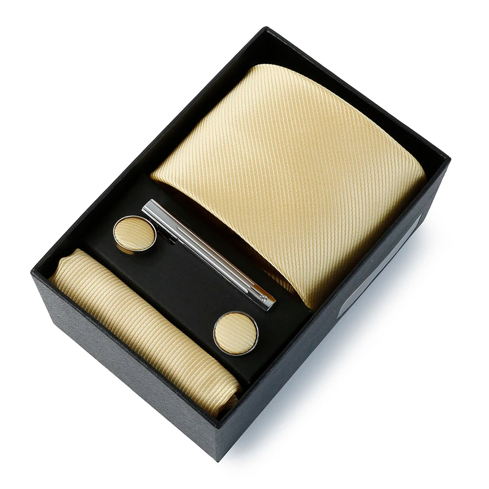 Élégance Classique : Ensemble Cravate & Accessoires