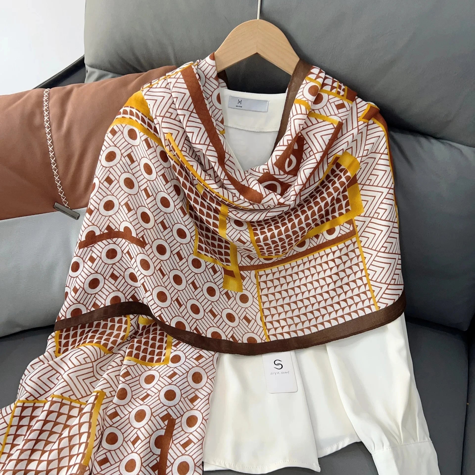 Écharpe Chic Coton-Lin : Élégance et Protection Solaire