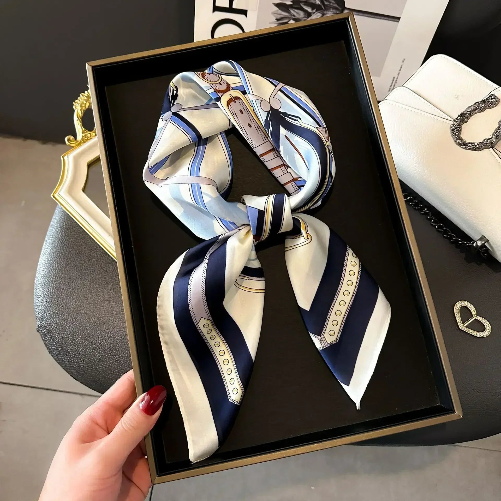 Foulard Luxe Satiné Équestre pour Femme