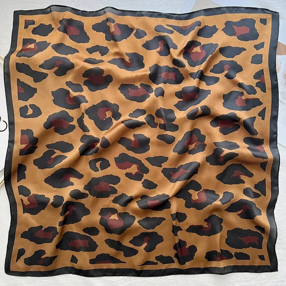Foulard Luxe Satiné Équestre pour Femme