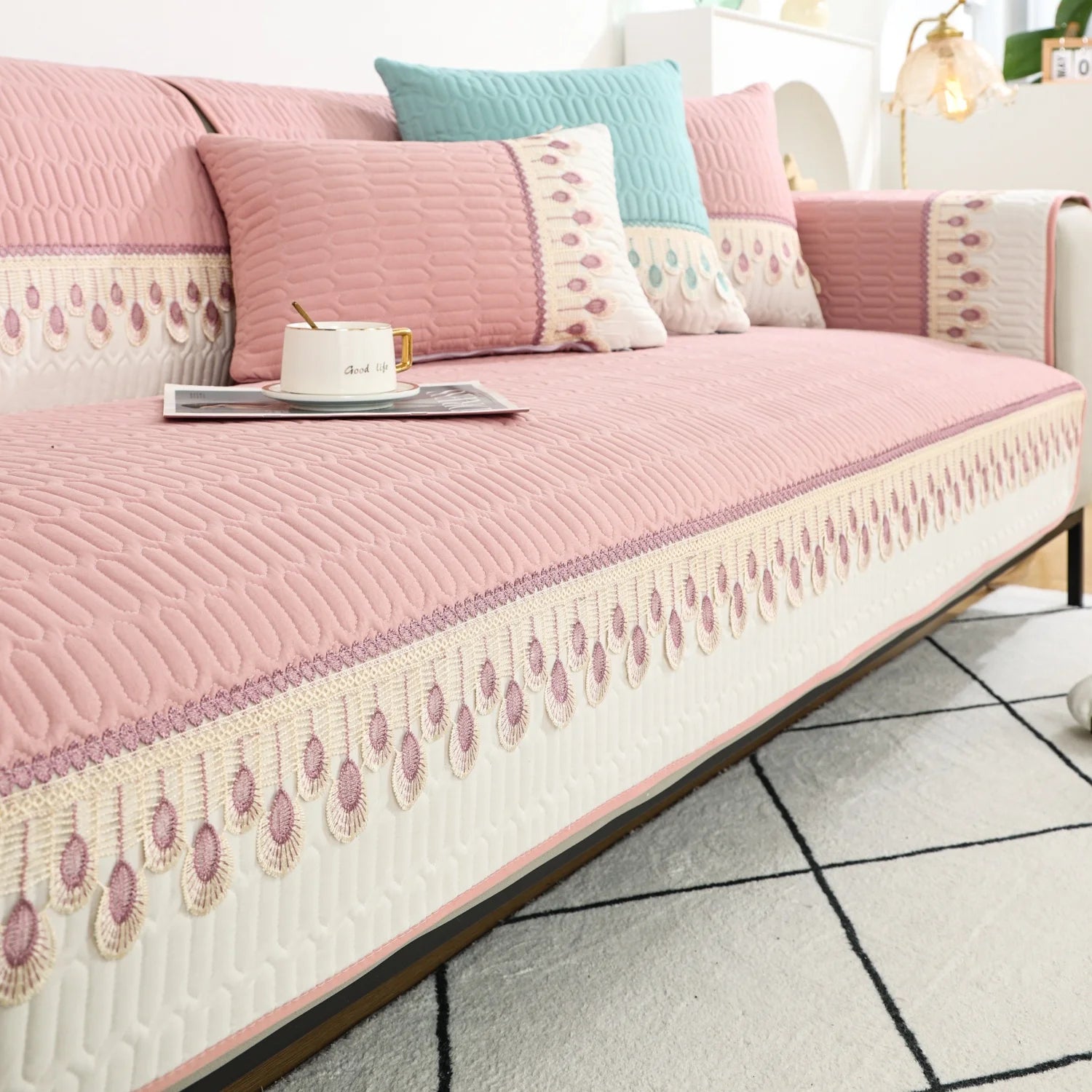 Housse de Sofa Élégante Brodée Plume - Luxe et Protection