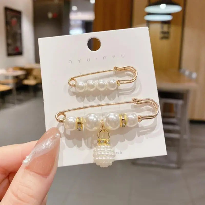 Elegant Pearl Clip: Versatile Waist & Collar Brooch