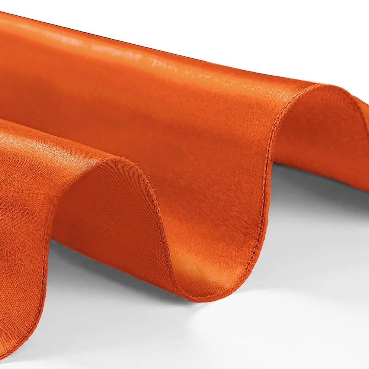 Élégance Satin: Serviettes Réutilisables Mariage