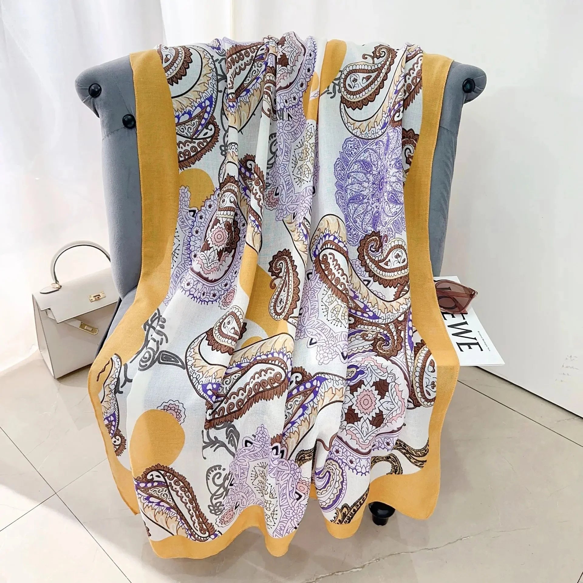 Écharpe Chic Coton-Lin : Élégance et Protection Solaire