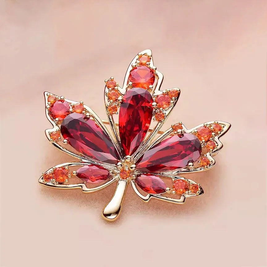 Broche Élégante Feuille d'Érable avec Strass