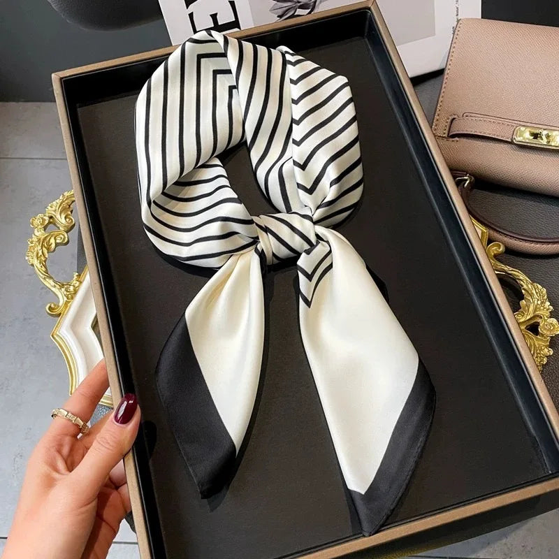 Foulard Luxe Satiné Équestre pour Femme