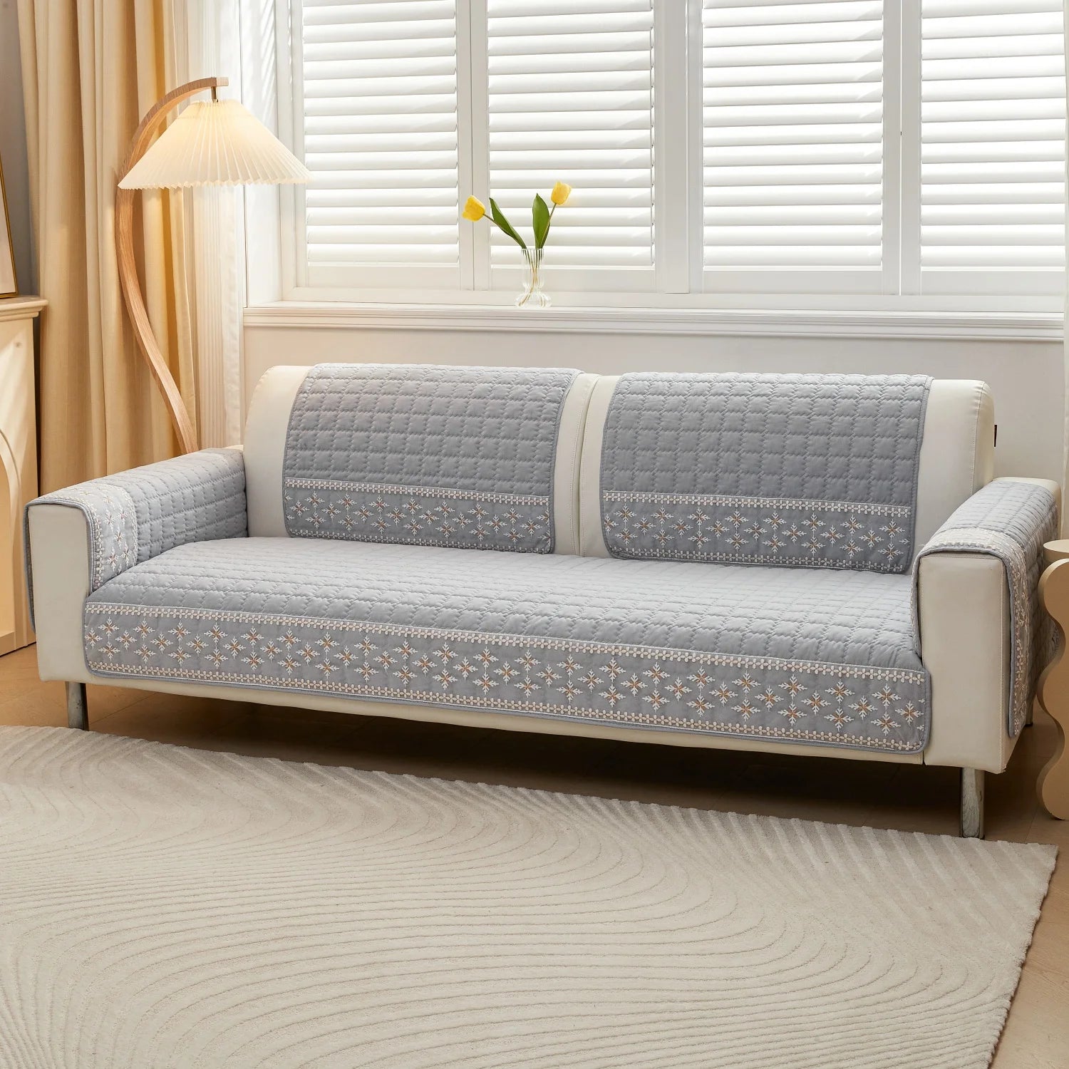 Housse Antidérapante 4 Saisons avec Dentelle Flocon