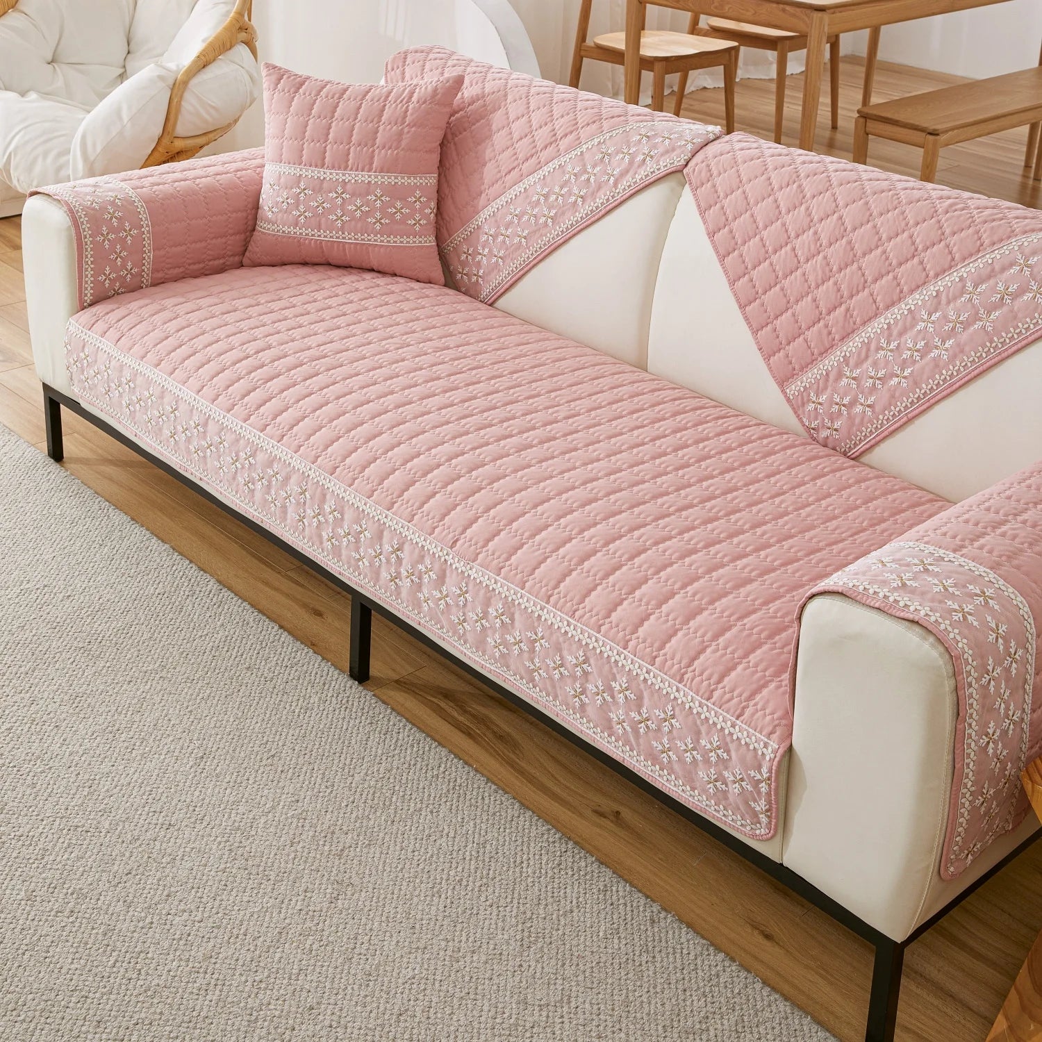 Housse Antidérapante 4 Saisons avec Dentelle Flocon