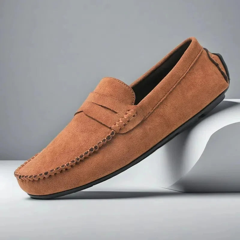 Chaussures d'été en daim pour hommes, confortables et chic.