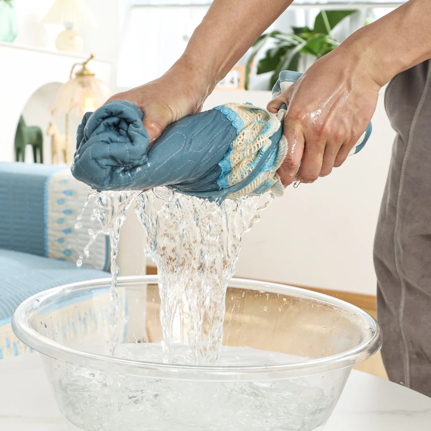 Housse de Sofa Élégante Brodée Plume - Luxe et Protection