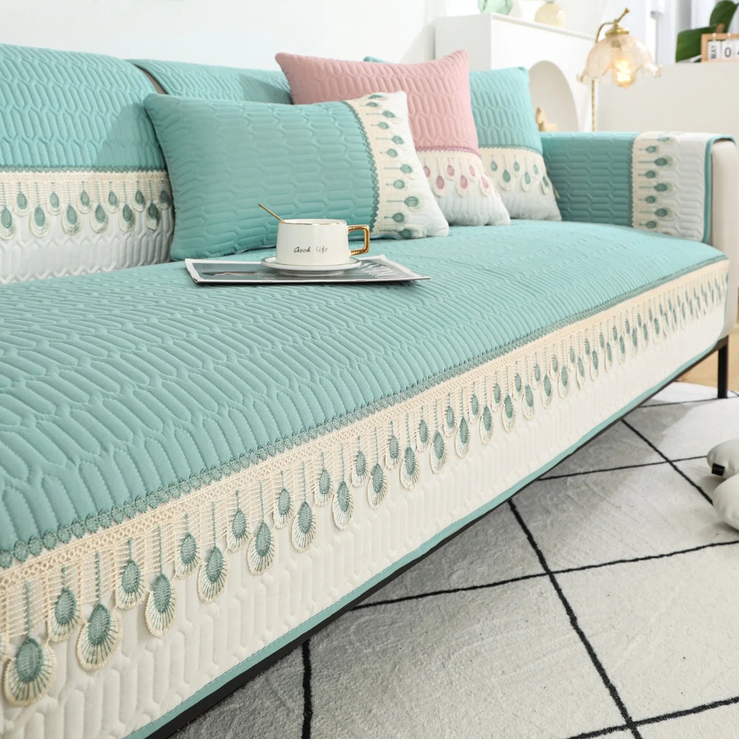 Housse de Sofa Élégante Brodée Plume - Luxe et Protection