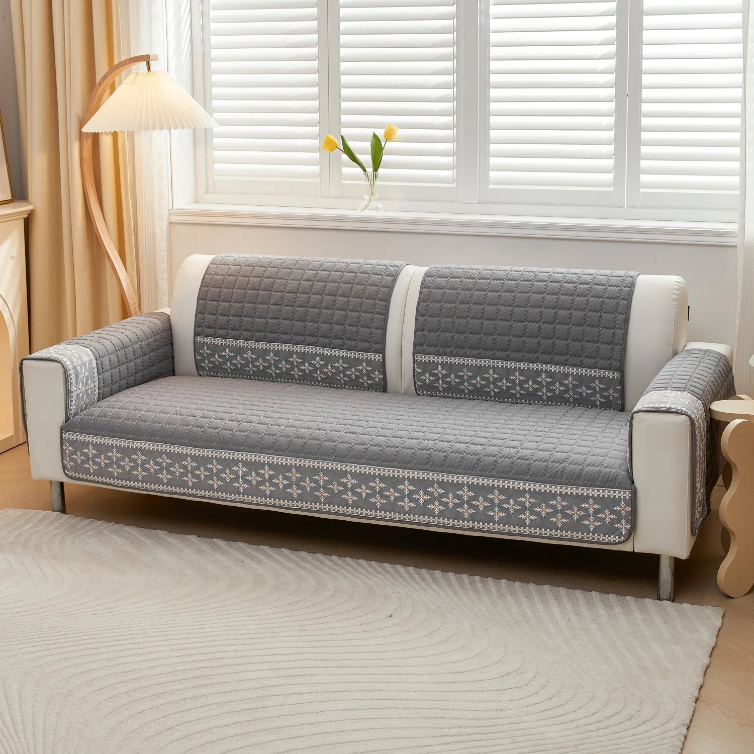 Housse Antidérapante 4 Saisons avec Dentelle Flocon