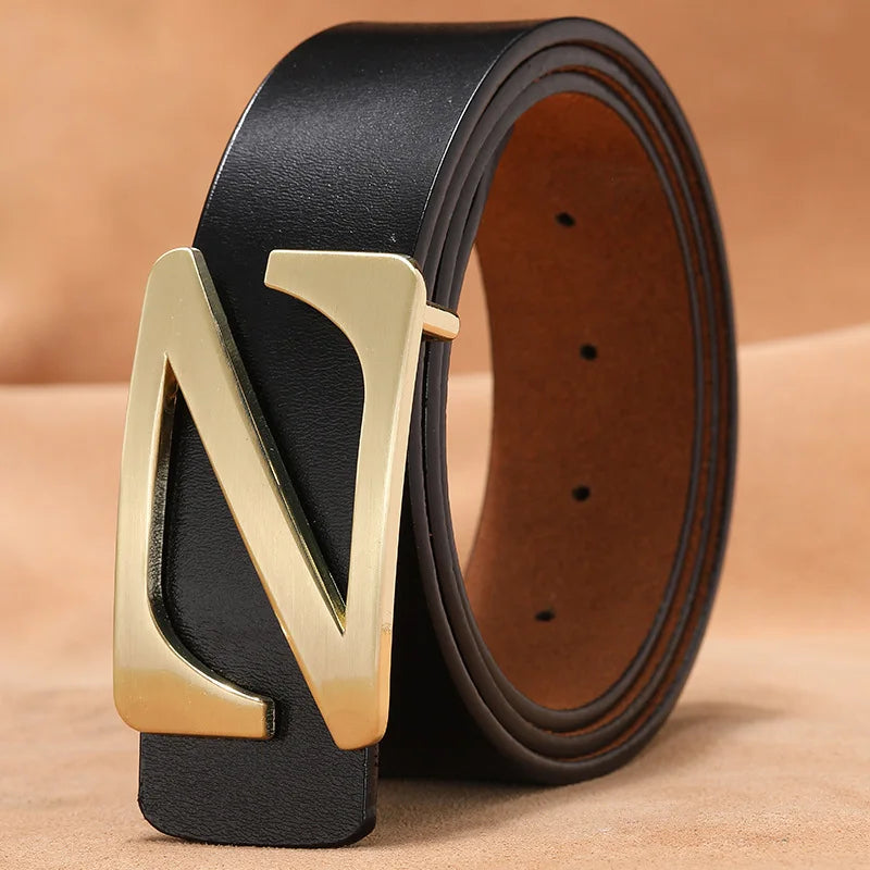 Ceinture rétro en cuir homme, boucle lisse stylée.