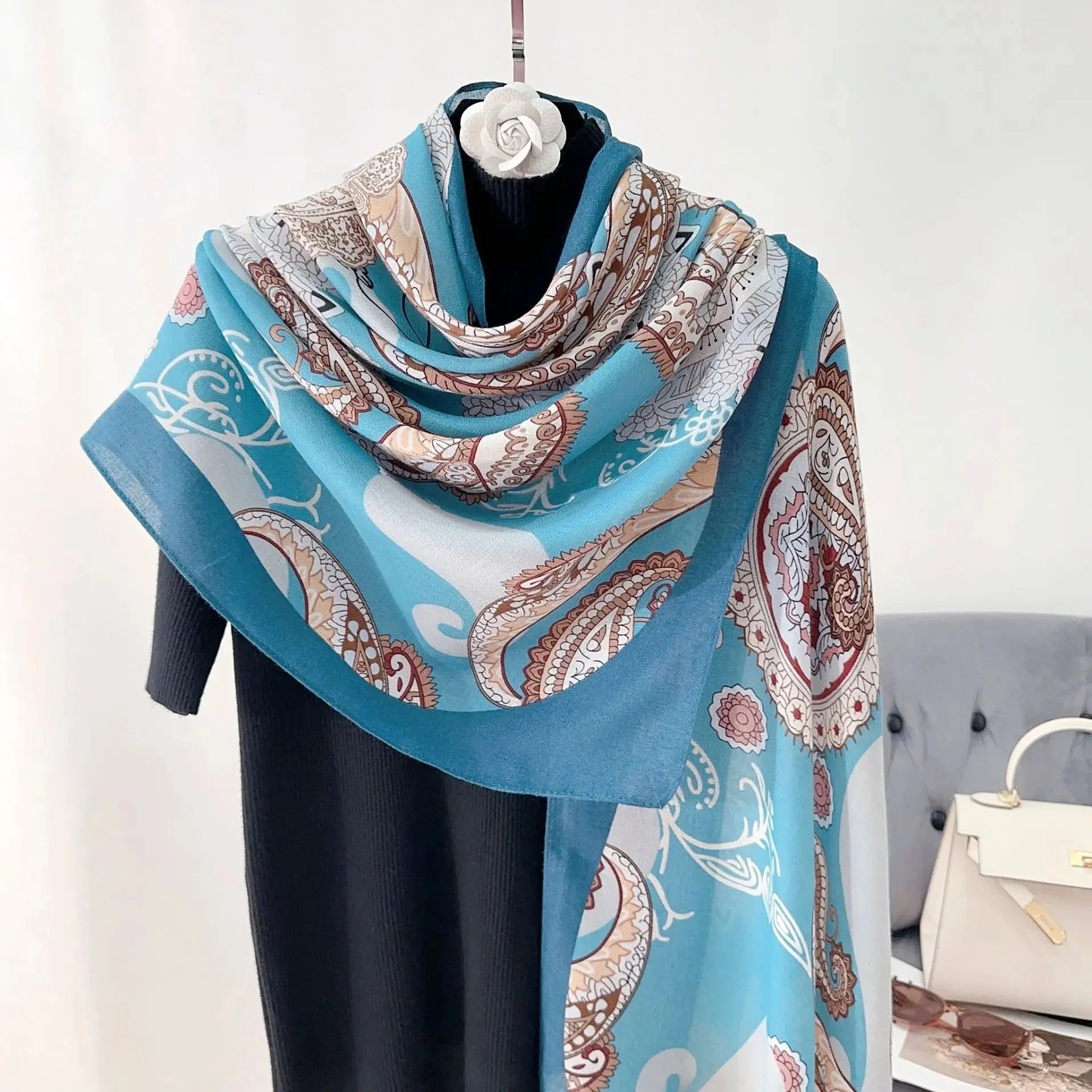 Écharpe Chic Coton-Lin : Élégance et Protection Solaire