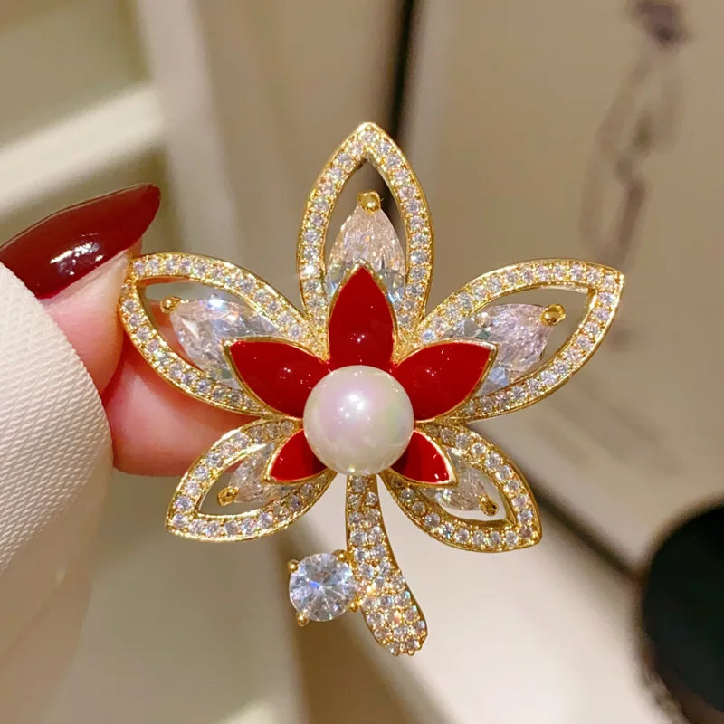 Broche Élégante Feuille d'Érable avec Strass