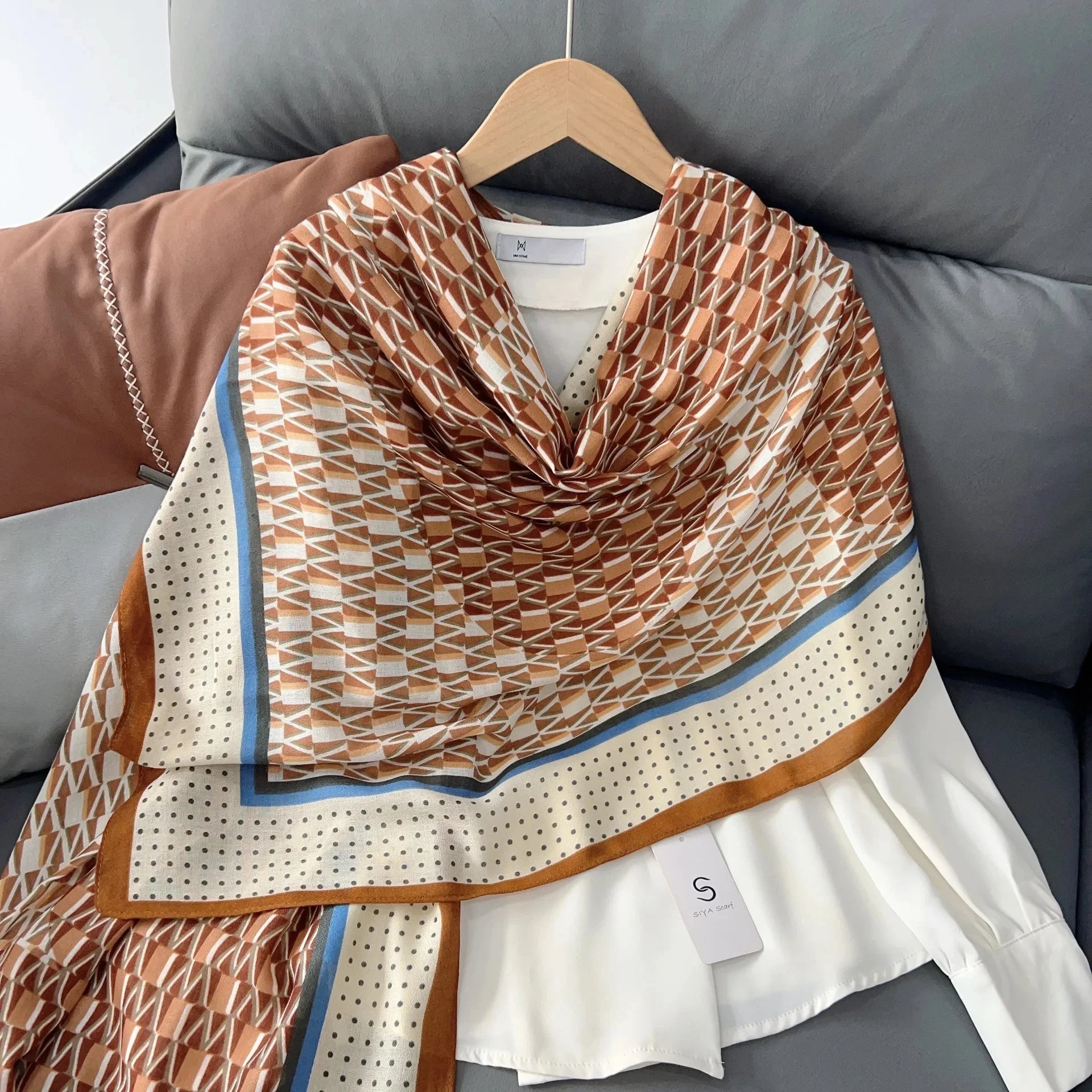 Écharpe Chic Coton-Lin : Élégance et Protection Solaire