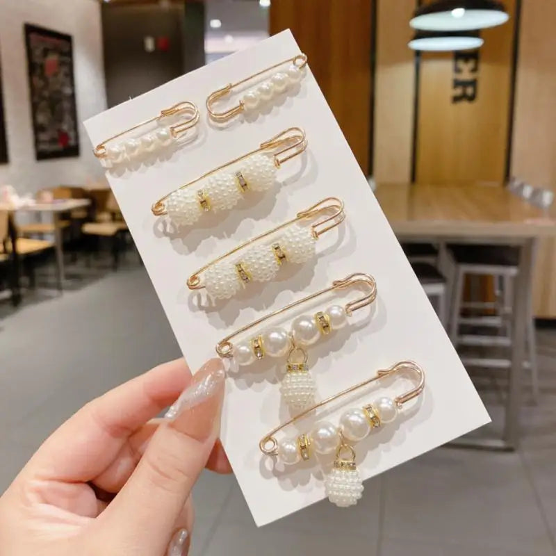 Elegant Pearl Clip: Versatile Waist & Collar Brooch