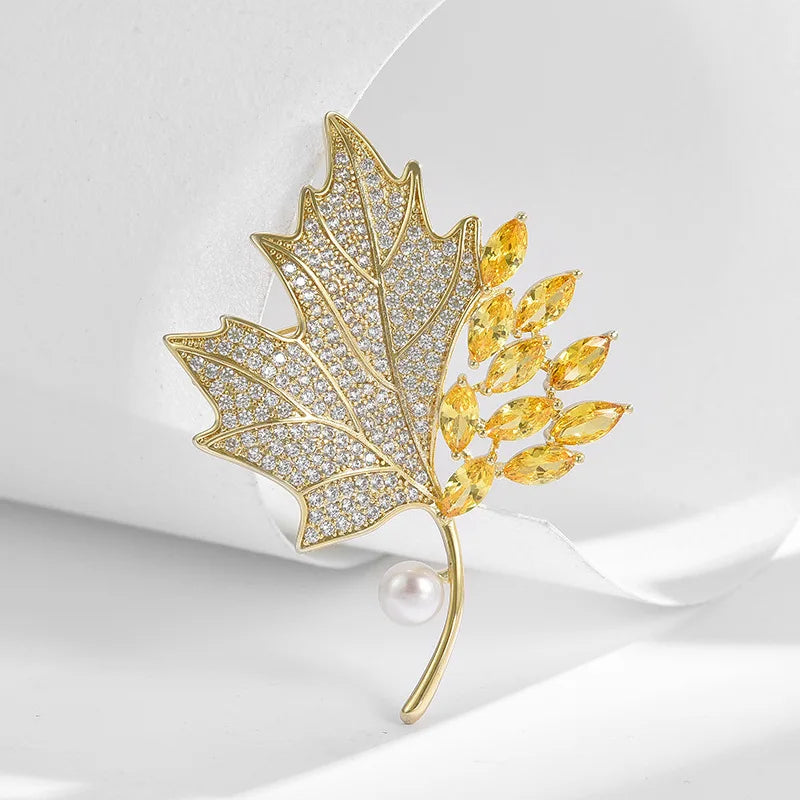 Broche Élégante Feuille d'Érable avec Strass