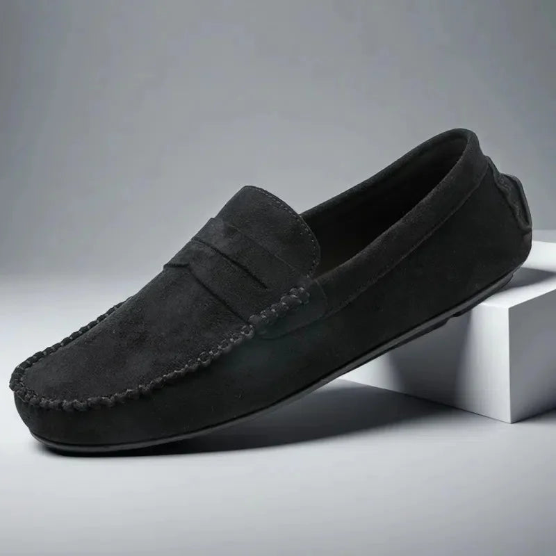 Chaussures d'été en daim pour hommes, confortables et chic.