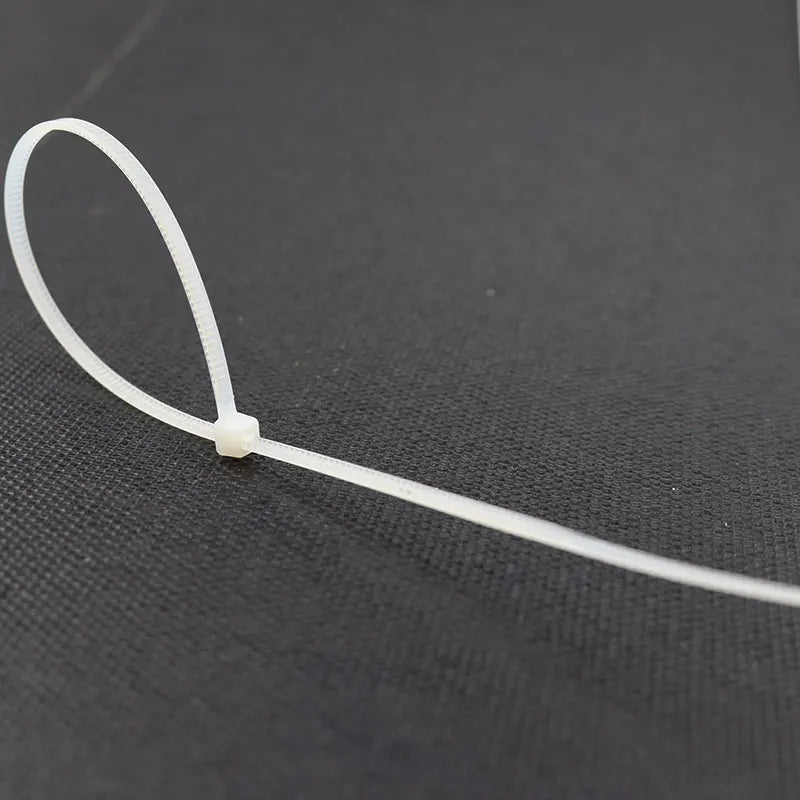 Attaches de câble nylon autobloquantes blanches/noires - 200 pcs - Zone shopping