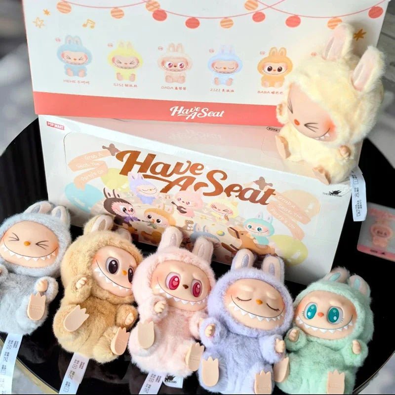 Chaude 2 LABUBU Monstres Assis Vinyle Peluche Boîte Cadeau - Zone shopping