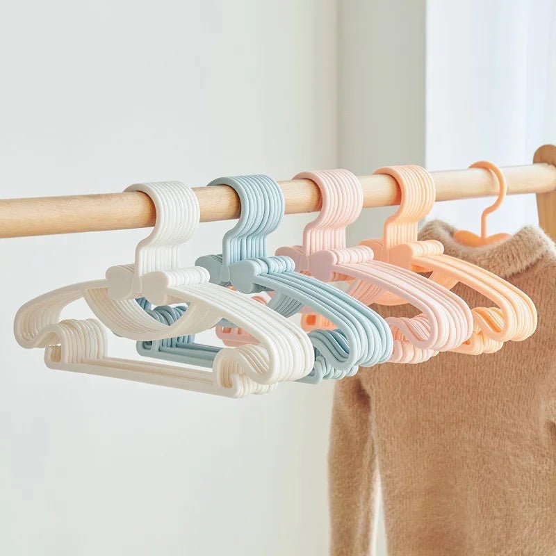 Support Antidérapant pour Vêtements Bébé - Cintres Plastique T1 1/4/10 - Zone shopping