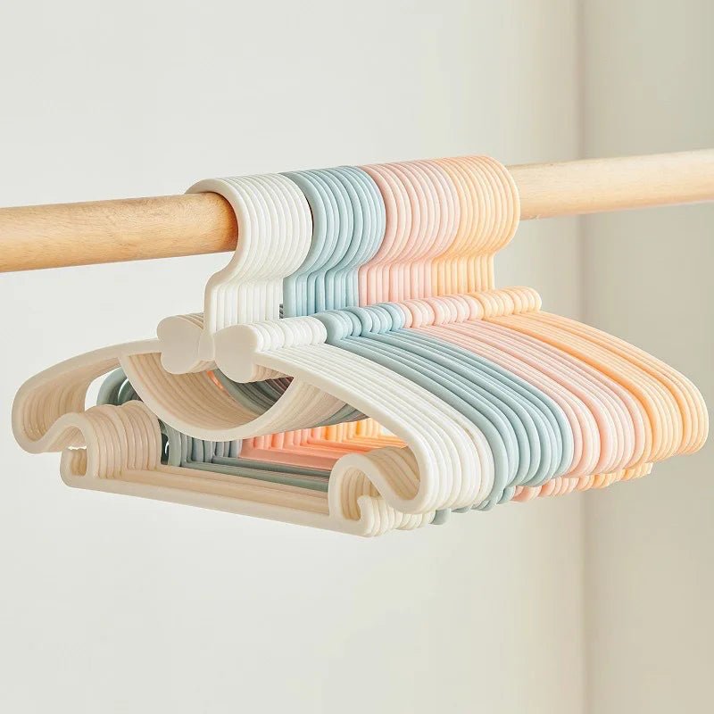 Support Antidérapant pour Vêtements Bébé - Cintres Plastique T1 1/4/10 - Zone shopping