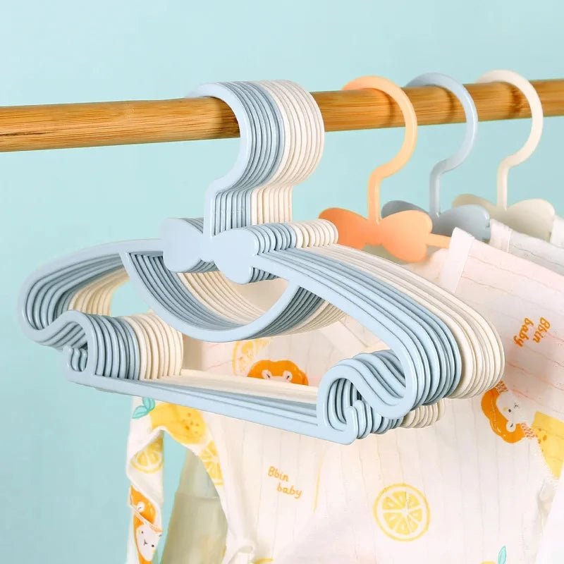 Support Antidérapant pour Vêtements Bébé - Cintres Plastique T1 1/4/10 - Zone shopping